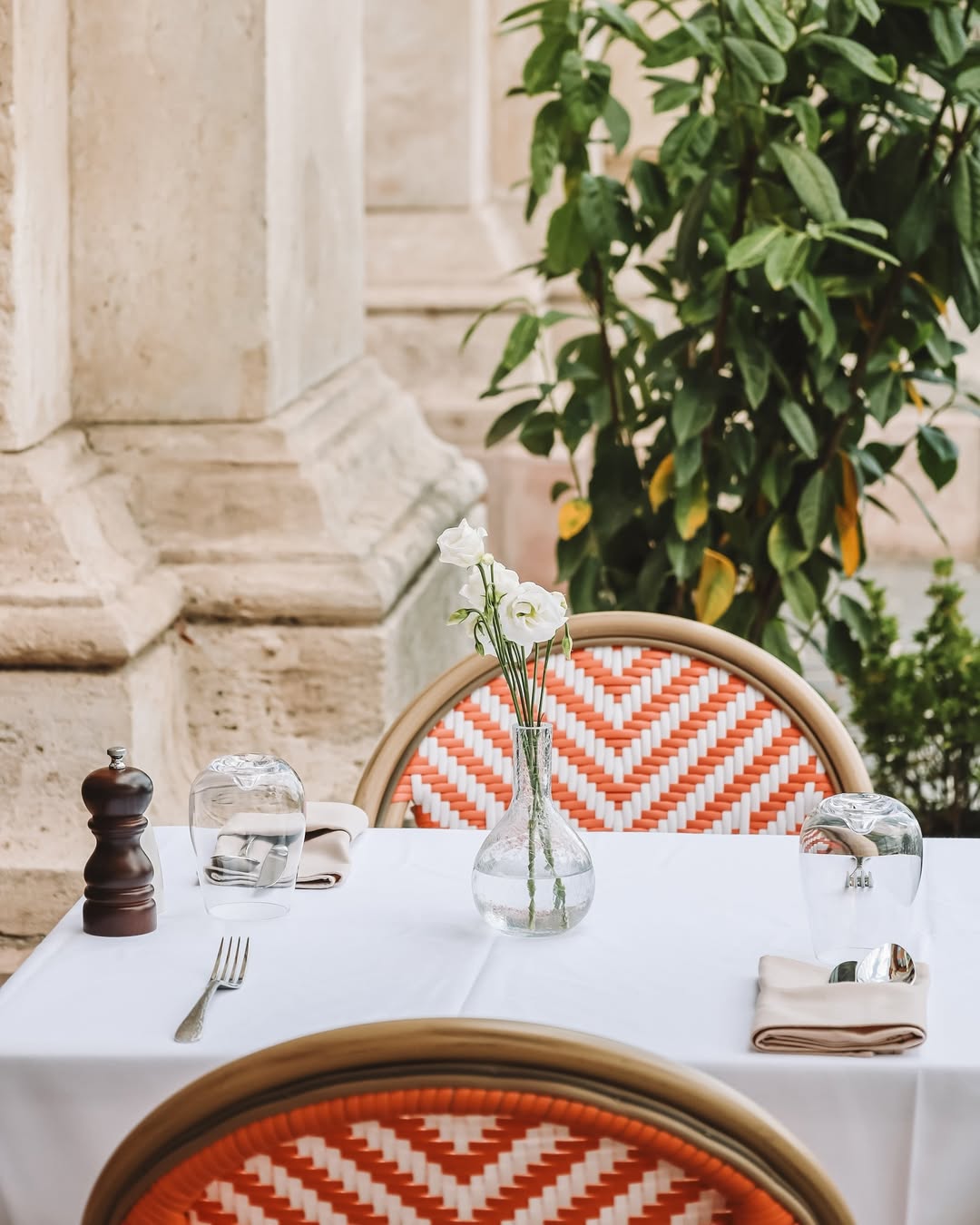 Ida Bistro - damaszt asztalterítő, éttermi abroszok, logózott szalvéta, kötény, ruhaszalvéta