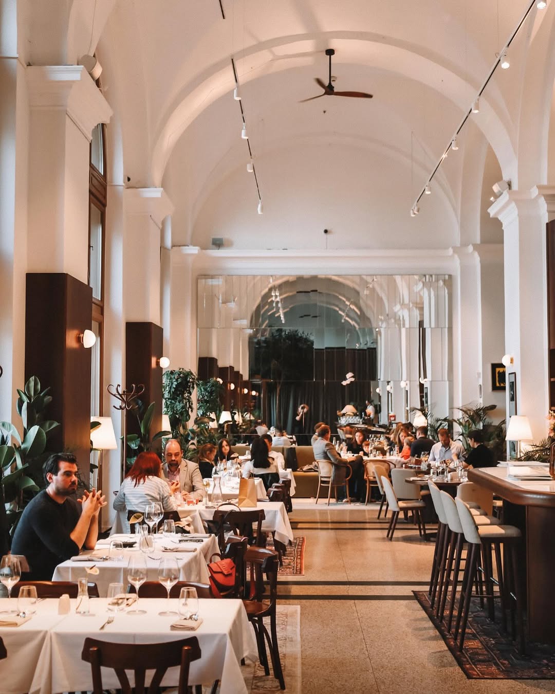Ida Bistro - damaszt asztalterítő, éttermi abroszok, logózott szalvéta, kötény, ruhaszalvéta
