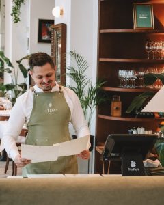 Ida Bistro - damaszt asztalterítő, éttermi abroszok, logózott szalvéta, kötény, ruhaszalvéta